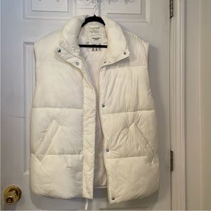 Abercrombie and fitch oversized cream puffer vest